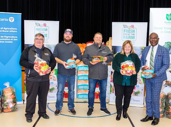 Joined @DavidSmithMPP & @MPPBarnesAjax & Our Lady of Wisdom Catholic School community in Scarborough to celebrate that their school was 1 of the top schools in Ontario (out of 352) to participate in the #FreshFromTheFarm fundraising program made possible by @OntFruitVeg Growers.