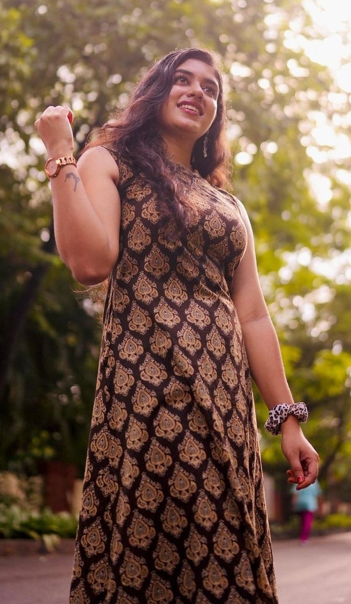 mrdared94's tweet photo. New entry to my collectiom, hmly nu nenacha..iva strctu nd size mkes her hard🤤aahha #rsquared #rsquared_dd ahhh modern chudila, her🥭la,shg strctu,🫦lip shh mkes ne wild,pinnadi irnthu pulinjutae avuthubpitu anubVikurn https://t.co/iRctDzJnXx