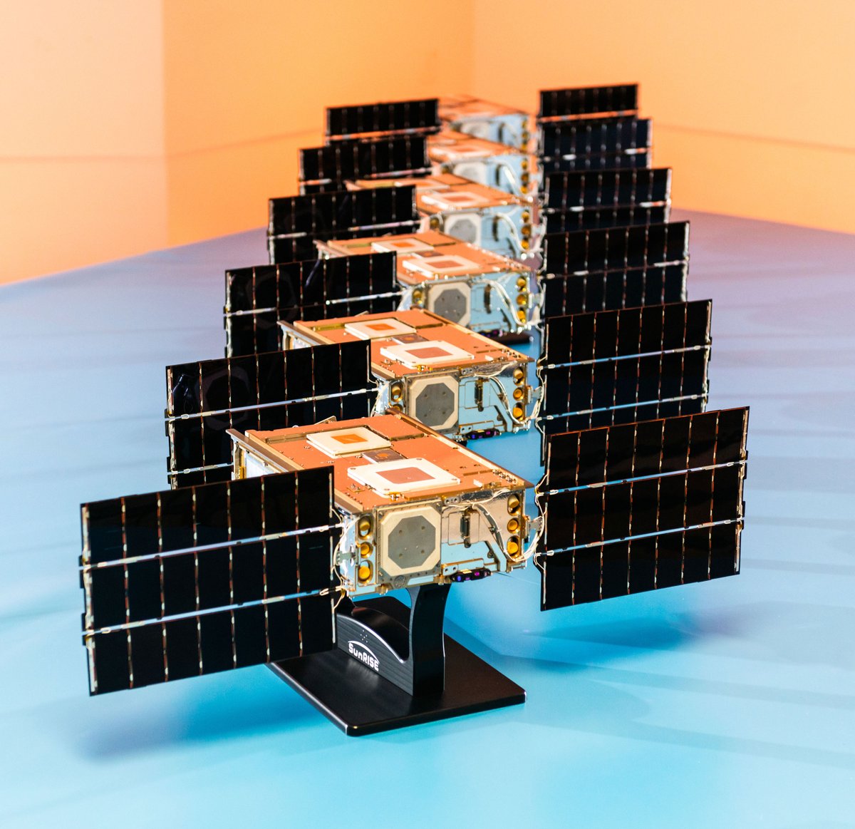 Ready for their moment in the Sun ☀️

A fleet of six cereal box-size satellites known as SunRISE are complete and awaiting final testing. Once launched, they will act as one giant radio antenna that will study solar radio bursts. go.nasa.gov/46EsTac