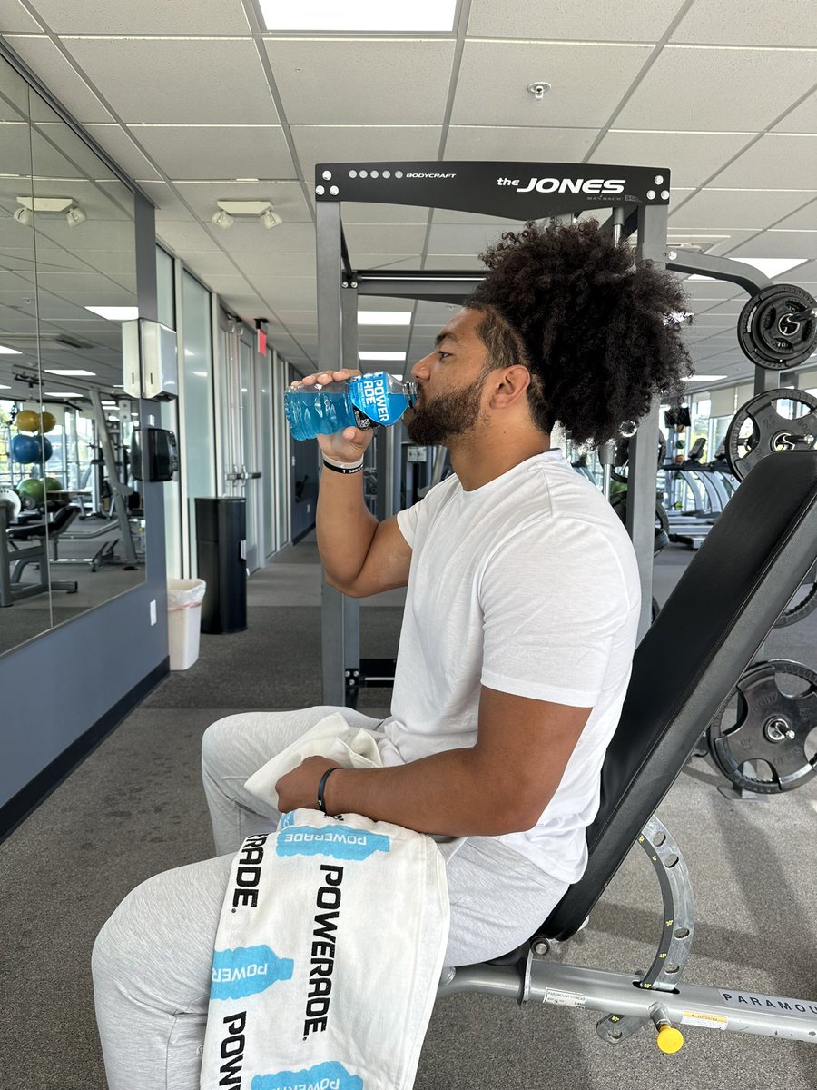 JT_Tuimoloau's tweet photo. Every day is a chance to get better. @powerade_us. #itTakesMore #PoweradePartner. https://t.co/gQHvncArPk