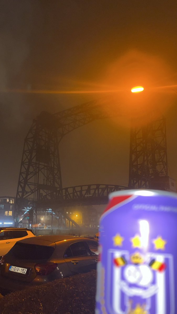 Een Anderlecht pintje onder de mooiste brug van West Europa
S/O naar <a href="/JorenKerremans/">Joren Kerremans 😈</a>
