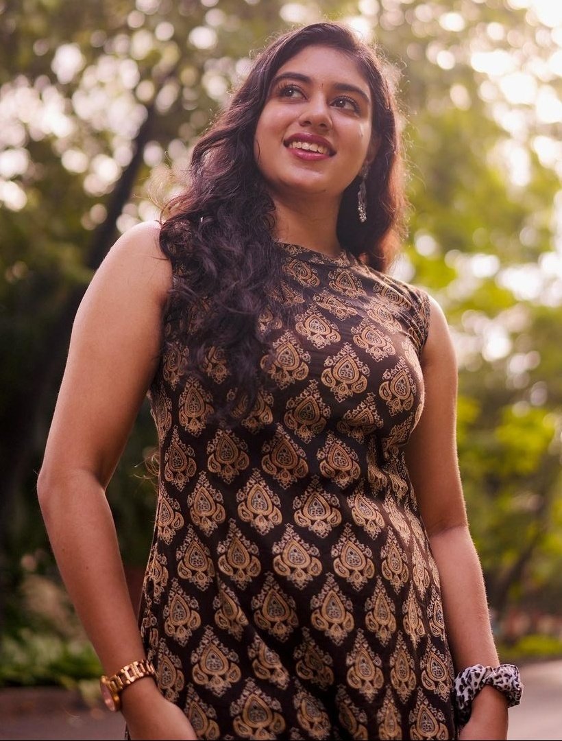 mrdared94's tweet photo. New entry to my collectiom, hmly nu nenacha..iva strctu nd size mkes her hard🤤aahha #rsquared #rsquared_dd ahhh modern chudila, her🥭la,shg strctu,🫦lip shh mkes ne wild,pinnadi irnthu pulinjutae avuthubpitu anubVikurn https://t.co/iRctDzJnXx