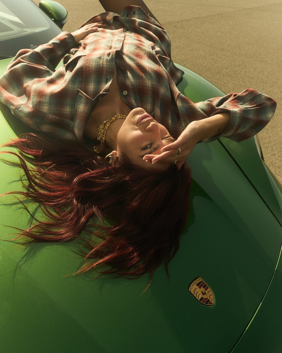 PorscheNewsroom's tweet photo. .@DUALIPA has always been a fan of sports cars – and the #Porsche brand in particular. Which is why the singer-songwriter and the sports car manufacturer are joining forces. More: https://t.co/mob7nV1LK5 https://t.co/8x0cwgwZG8
