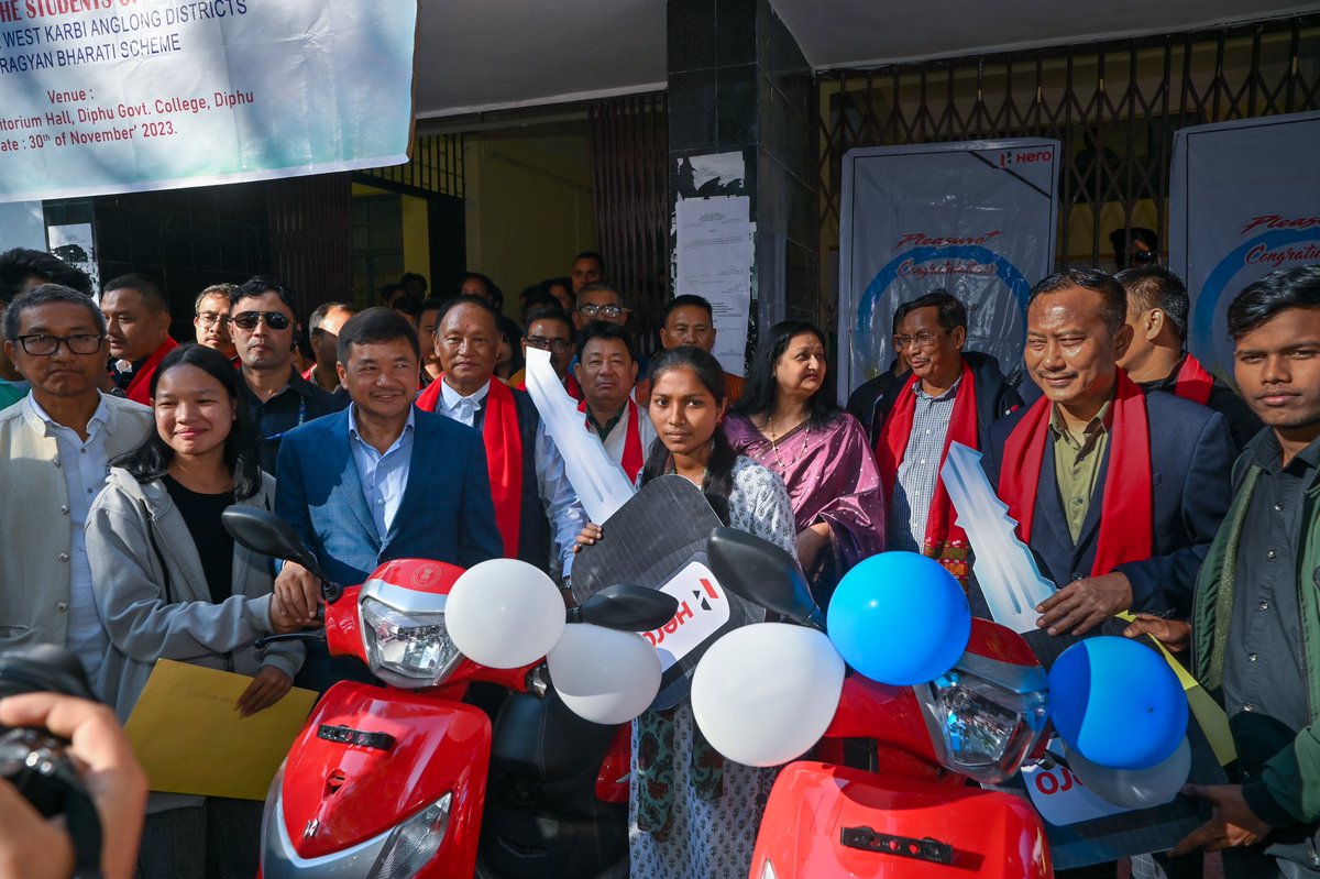 RichardTok76569's tweet photo. Under Pragyan Bharati Scheme, today at DGC Auditorium Hall, Diphu, Scooty has been ceremonially distributed among the recipient of Dr. Banikanta Kakati Meritorious Award for the year 2023 from Karbi Anglong and West Karbi Anglong District, overall 506 Students 55 boys and 451 girls from both the district have today received the award from Chief Guest Dr. Tuliram Ronghang Hon'ble CEM of KAAC and Shri. Raju Tisso, Hon'ble Chairman KAAC.
The pathbreaking scheme from the Government of Assam under the dynamic leadership of Hon'ble Chief Minister Dr. Himanta Biswa Sarma ji has not only encourage the young learners but it has evolved their life by enhancing their mobility and accessibility to education through providing the means of transportation in the form of Scooty. 

I congratulate all the recipients of Dr. Banikanta Kakati Meritorious Award from Karbi Anglong and West Karbi Anglong District & share my advisory to the recipients to ride safe, wear helmet and make a productive use of it.

Present Hon'ble MLAs Shri. Bidya Sing Engleng, Shri.  Rupsing Teron, Hon'ble Dy Chairman Shri. Ajit Kumar Dey, Hon'ble EMs, MACs, Smt. Madhumita Bhagobati, DC, Inspector of School, Secretaries, Principal DGC, Officer's, Faculties, Beneficiary Students and Parents. 

@CMOfficeAssam @himantabiswa @TuliramRonghang