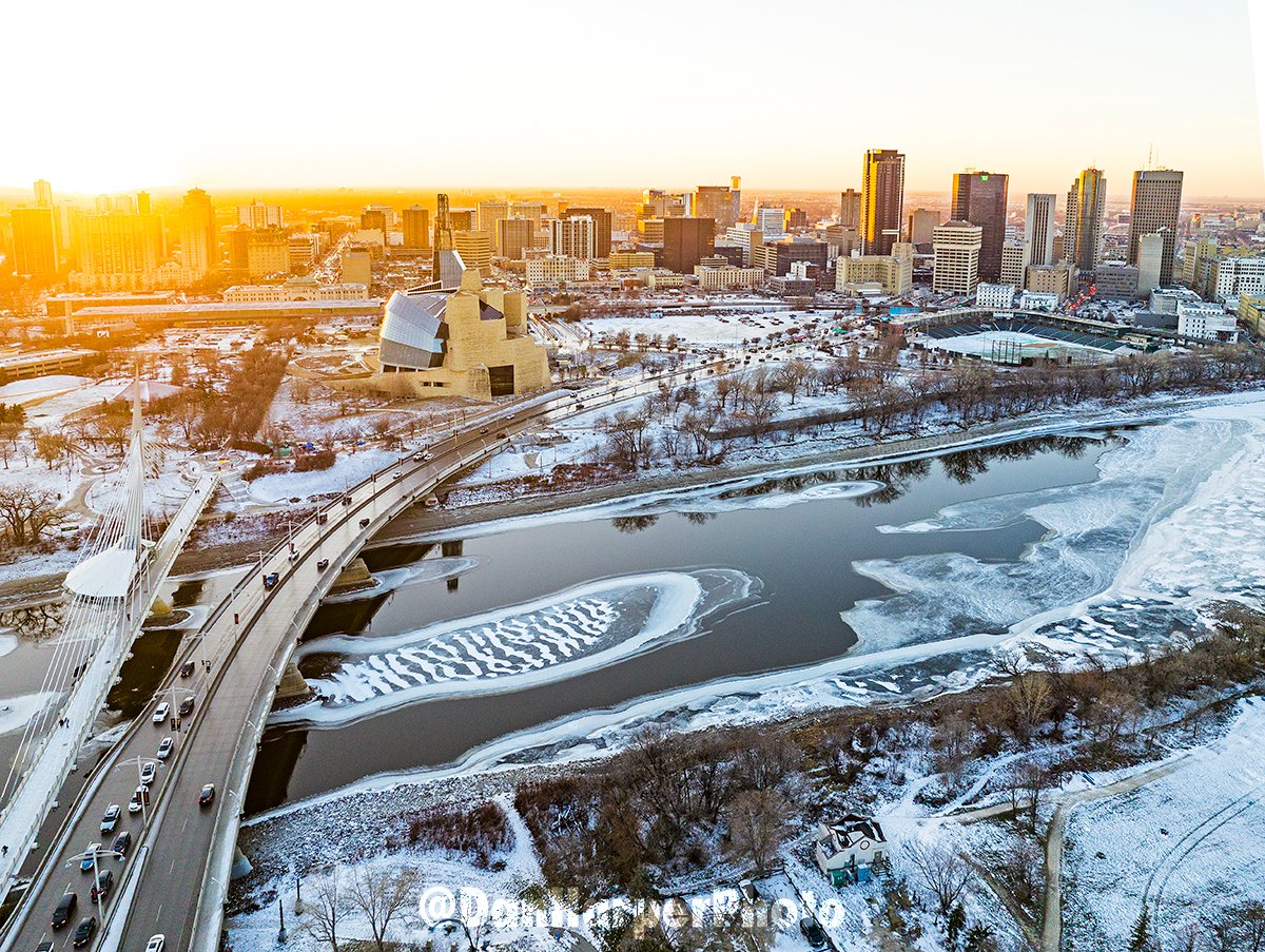 DanHarperPhoto's tweet photo. Super special sunsets when the rivers start to freeze over in #Winnipeg!
Makes for great almost #abstract patters in the foreground.

#GoldenHour #ProvencherBridge #Sunset #WinnipegPhotographer #Drone #OnlyInThePeg #RPAS #LicensedDronePilot https://t.co/zuGC6fBqA5