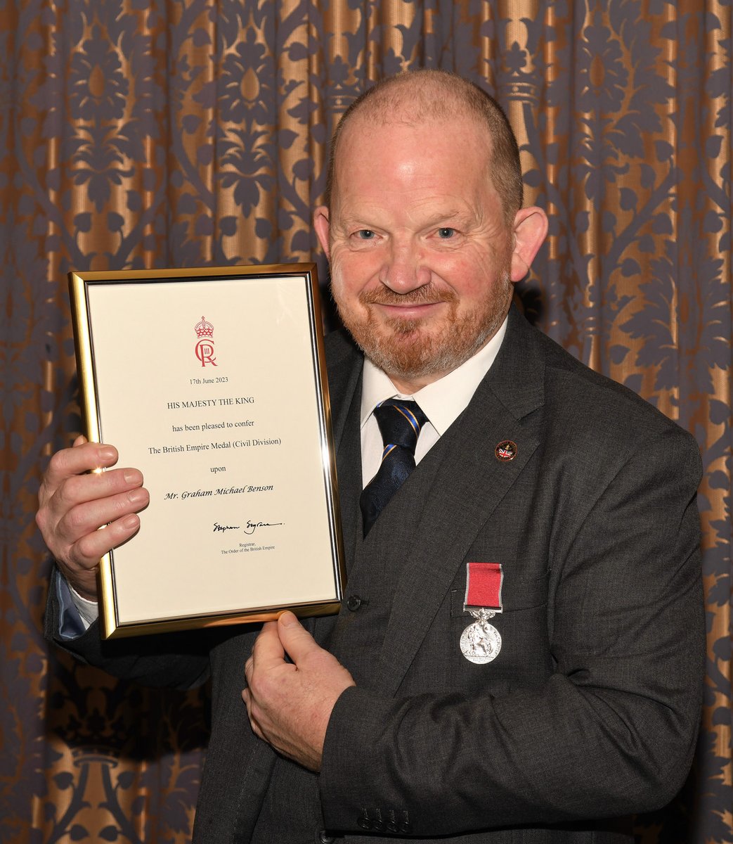 Congratulations to Graham Benson on the presentation of #BEM by #ERLordLieutenant for services to young people and to the community in Goole - so well deserved #Hull #EastRiding #ERLieutenancy #Goole @Humberbeat