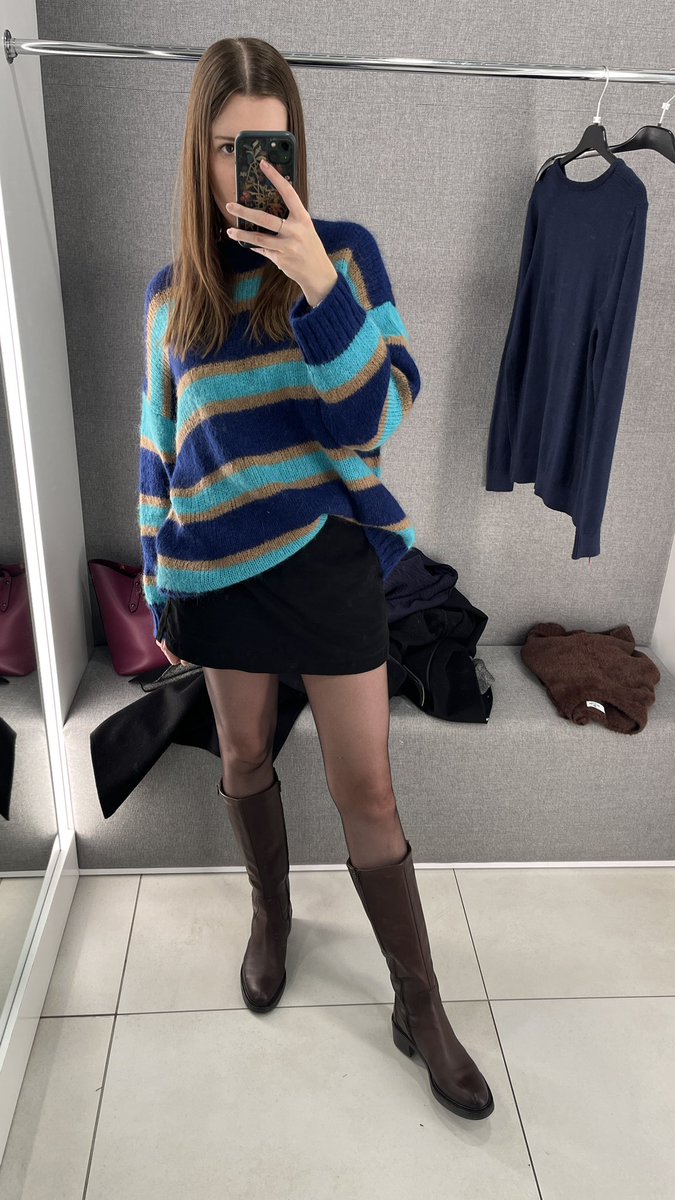ClementineRules's tweet photo. Follow and RT 🫰Easy tasks for you, my piggies 🐷 
#paypig #findomme #queen #goddess #goddessfeet https://t.co/ZpuplKNSut
