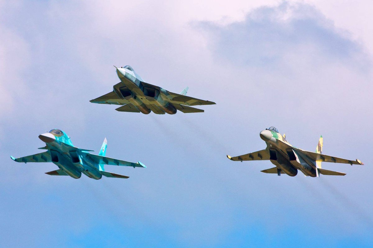 kmldial70's tweet photo. During the meeting between the #AlgerianArmy chief of staff and #DmitryShugaev,the general director of the #UAC Yury Slyusar was among the russian delegation ,his presence probably to show plans of delivery of different types of fighters to the #AlgerianAirForce.
#Algeria #Russia https://t.co/4z1hildM3D