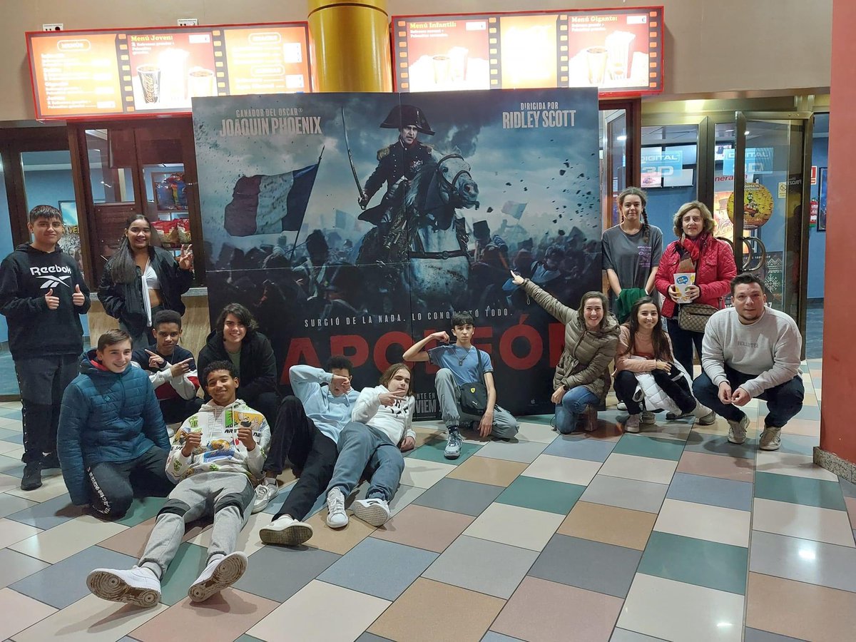 Como colofón final a la situación de aprendizaje: "La época de las Revoluciones" El alumnado de 4° ESO, ha asistido con sus profesores al visionado de la película Napoleón.📽🎞🇫🇷
#colegioqueesfamilia
#aprendiendodivertiendose <a href="/colegiosfec/">FEC (Fundación Educación Católica)</a>