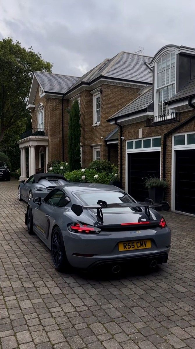 T55725Tech's tweet photo. @designboom Forget the car.  LOOK AT THAT HOUSE https://t.co/YiNfB5F6Ny