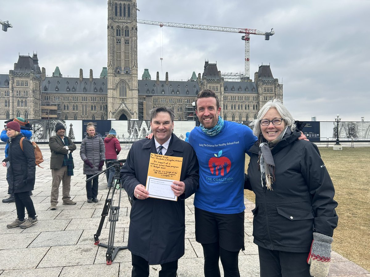 🏃‍♂️ Proud to support Vancouver teacher Brent Mansfield who ran 200 laps on Parliament Hill for a National School Food Program. The NDP is urging the Liberals to include this in the ‘24 budget. It's crucial for our students' learning + health. #SchoolFoodMatters <a href="/brentmansfield/">Brent Mansfield</a>