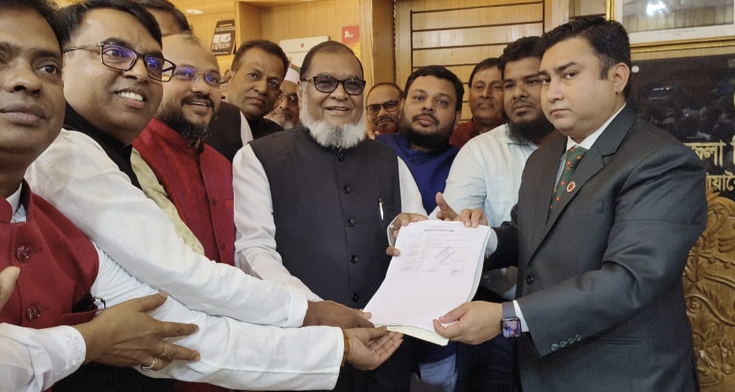 কালিয়াকৈরে সহকারী রিটার্নিং কার্যালয়ে মনোনয়নপত্র জমা দিলেন মুক্তিযুদ্ধ বিষয়ক মন্ত্রী