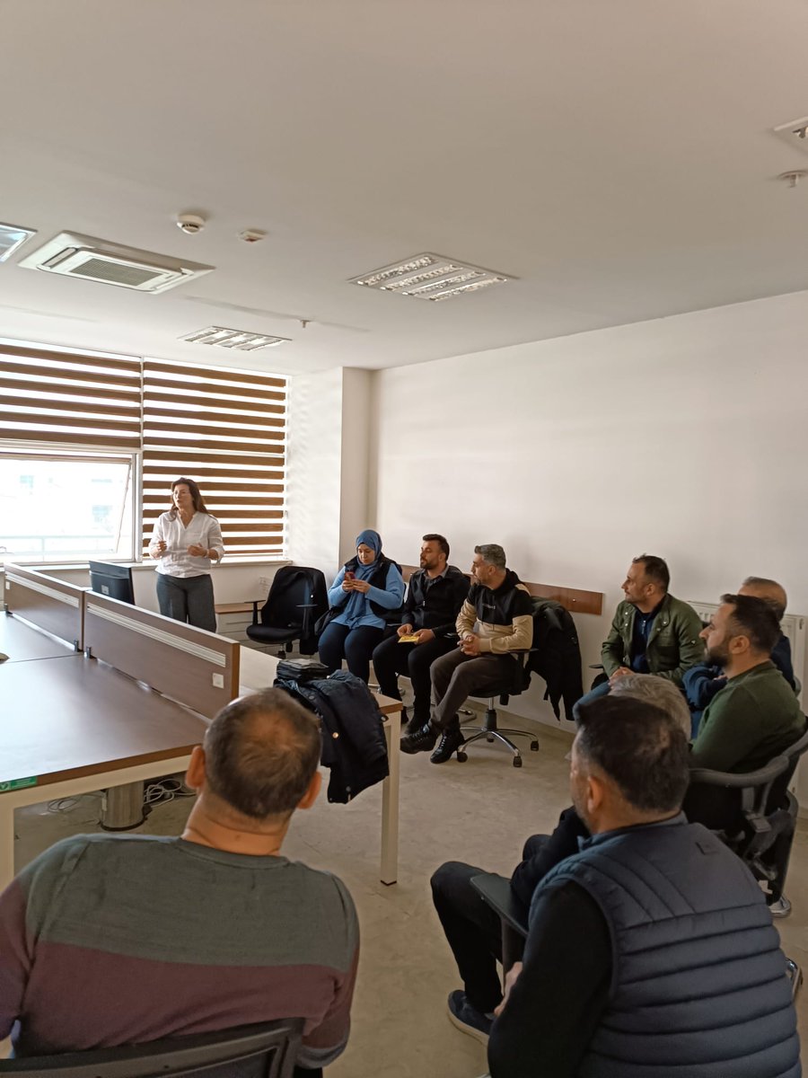 Genel Başkanımız NEJLA KURUL'UN katkıları ile "2 Aralık Amed Bölge Mitingi"nin örgütlenme faaliyetleri yürütüldü. Şırnak merkezde 
emekçiler ziyaret edilerek mitinge davet edildi.
<a href="/egitimsen/">Eğitim Sen</a> @CizreEgitimsen <a href="/Silopiegitimsen/">Eğitim Sen Silopi Temsilciliği</a> <a href="/egitim_idil/">İDİL EĞİTİM SEN</a> <a href="/nejlakurul/">Nejla Kurul</a>