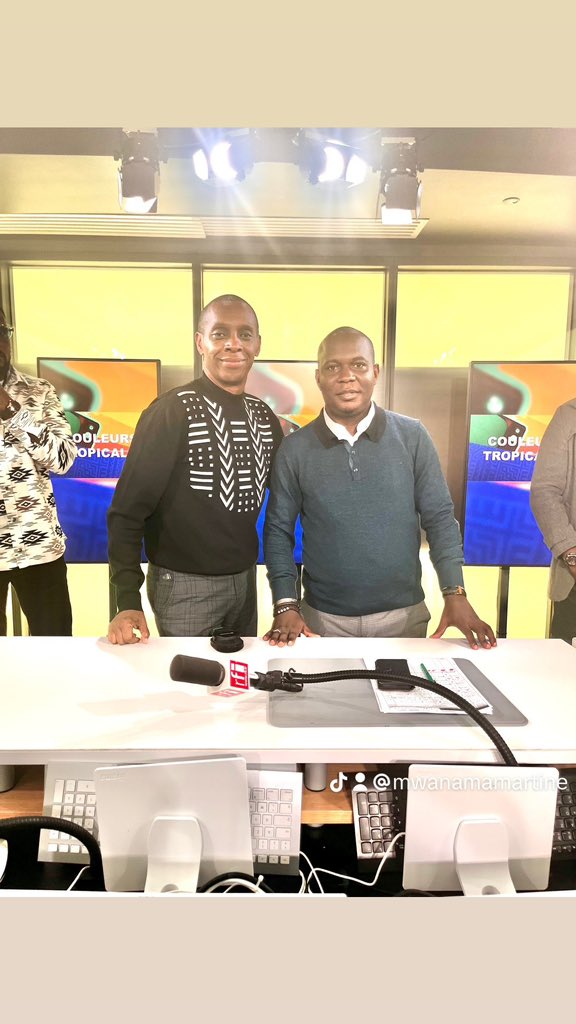 EdarMiafoukana's tweet photo. Un honneur d’être reçu sur le plateau mythique de @CTropicalesRFI Tropicales et de poser avec cette icône qui est Claudy_Siar 
#EM #Engagement #KC https://t.co/dlRkqNo2aV