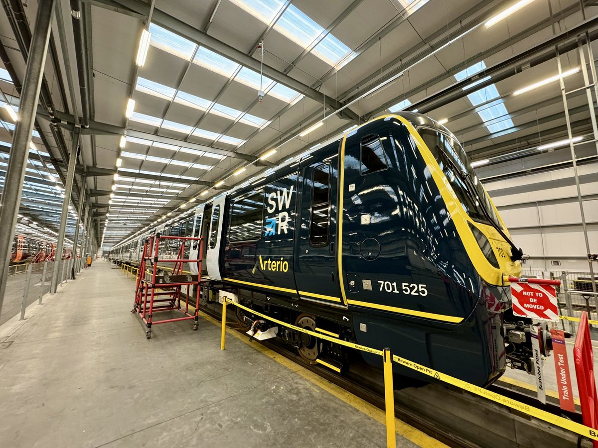 For over 180 years trains have been made in Derby, the engine of Midlands manufacturing. Yet reckless Conservative chaos and indecision is risking hundreds of high-skilled jobs. Today I visited @AlstomUK to meet workers. Ministers must bring clarity on the rolling stock pipeline