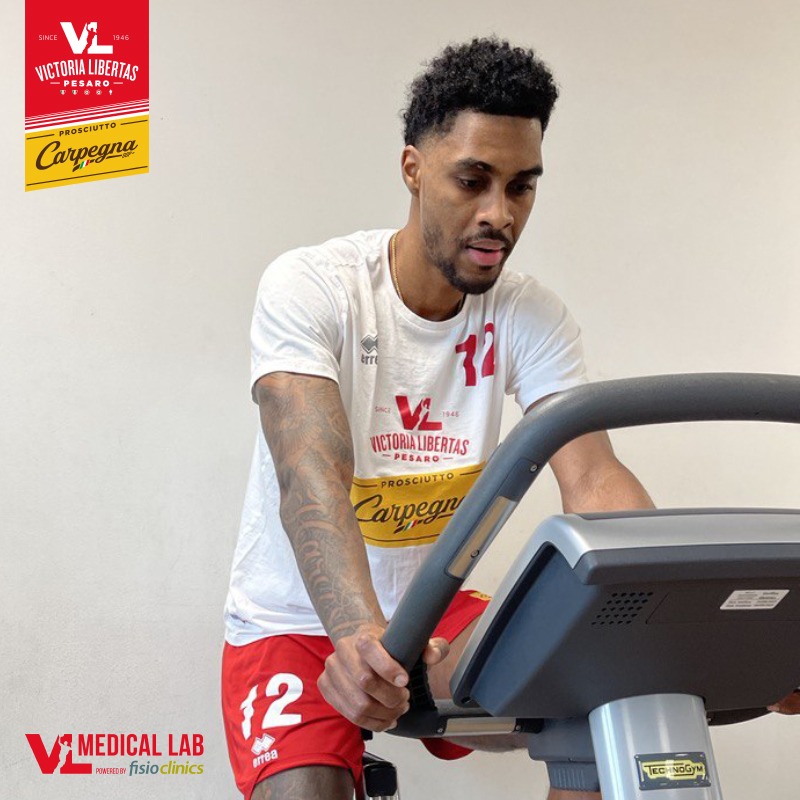 VLPesaro's tweet photo. I nostri ragazzi al lavoro fuori campo grazie alla grande competenza dello staff del #VLMedicalLab powered by Fisioclinics Pesaro! βͺοΈπ΄ https://t.co/whGPIeLmQ0