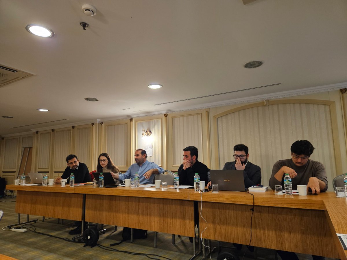diskinsesi's tweet photo. Akademisyenlerin, avukatların ve sendika uzmanlarının katıldığı "ILO Sözleşmeleri ve Türkiye" toplantısı İstanbul'da düzenlendi.
Toplantıda konuşan DİSK Genel Sekreteri @ADNANSERDAROGLU Türkiye'nin @ituc'a göre işçi hakları açısından en kötü 10 ülke arasında olduğunu hatırlattı ve ILO Sözleşmelerinin uygulanmasının sendikal hareketin temel hedefleri arasında yer aldığını belirtti.