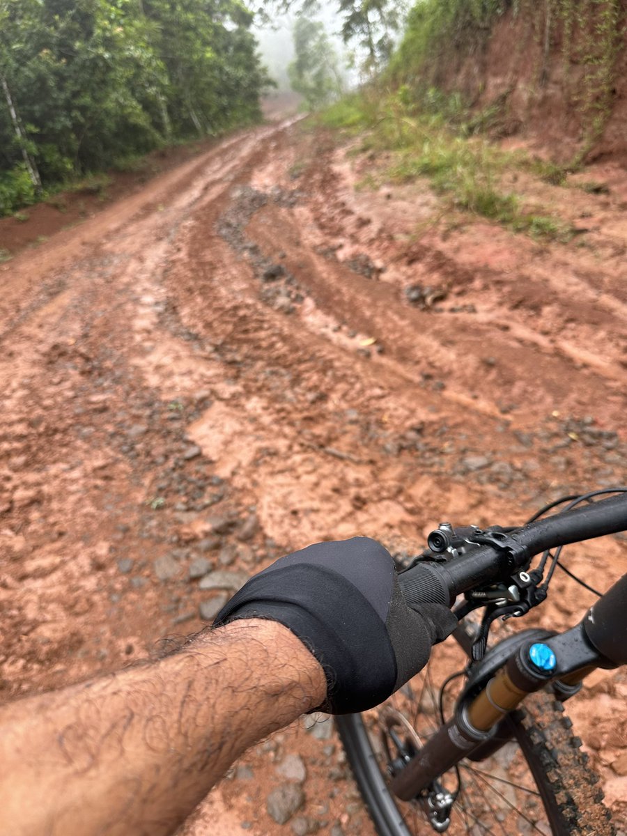 🚵🏾😀
