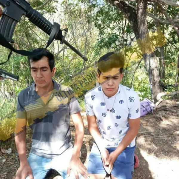 InforTvenezuela's tweet photo. 3 Tachirenses que viajaron desde Pregonero a Barquisimeto para comprar un vehículo por MarketPlace fueron secuestrados por "El Tren de Aragua" piden por cada uno 10 mil dolares $.
Como fe de vida,2 de ellos los apuntan con armas largas y del tercero no se sabe.

📝@ultimatachira https://t.co/NcbUxKG9YG