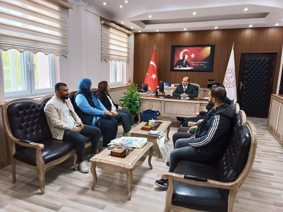Genel Başkanımız Nejla Kurul ile birlikte #2Aralık Amed bölge mitingi kapsamında Şırnak İl Milli Eğitim Müdürü İzzettin Aydın'ı ziyaret ettik.
Nazik karşılamaları için teşekkür ederiz.
 <a href="/egitimsen/">Eğitim Sen</a> <a href="/sirnakmem73/">Şırnak İl Millî Eğitim Müdürlüğü</a> <a href="/egitim_idil/">İDİL EĞİTİM SEN</a> @CizreEgitimsen <a href="/Silopiegitimsen/">Eğitim Sen Silopi Temsilciliği</a>