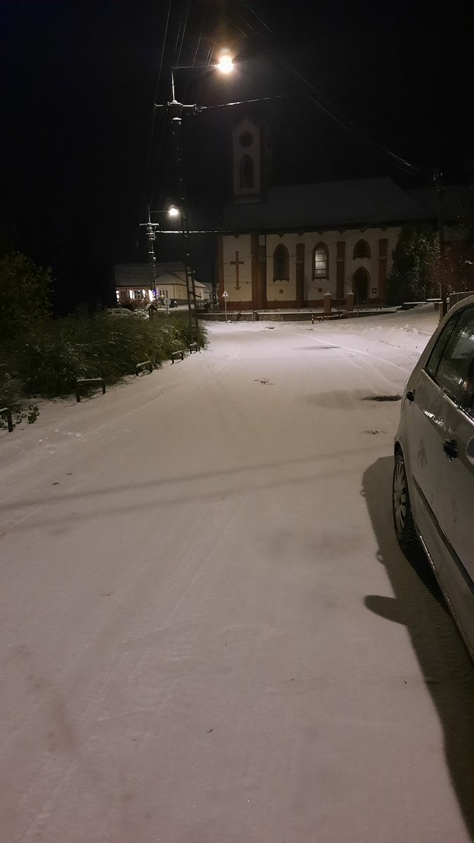 pinter_szilvi's tweet photo. Life is fun and laughter 🤣❄️🩵
#snow #myhome #withmyboy #iammother #Ialwayswork #gohome #Hungary #nexttoBudapest 
#VillageLife https://t.co/fxTPH4wZvJ