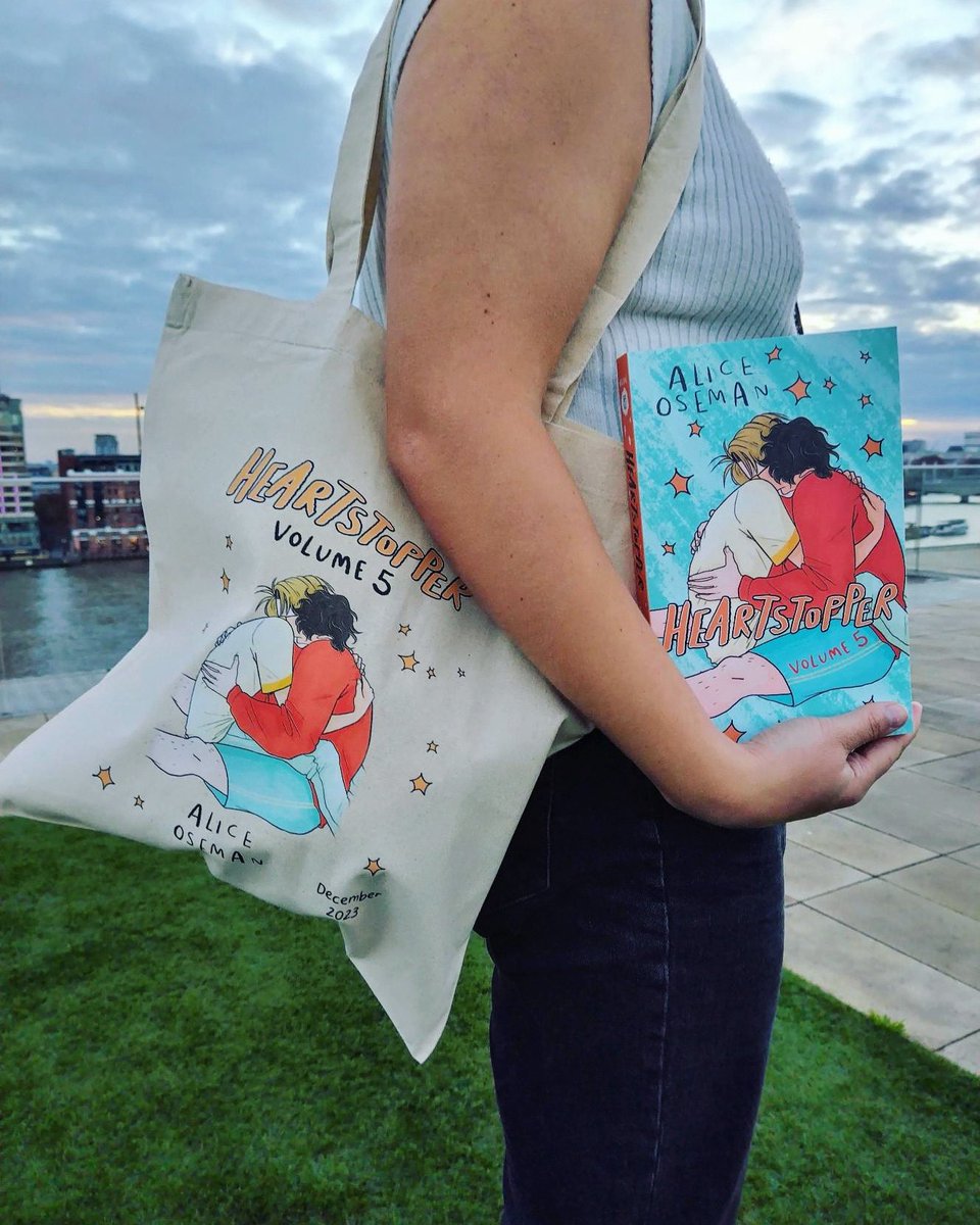 🍂 As a result of the incredible response to our announcement of our #FaneOnline event with @AliceOseman, we're releasing even more tote bags for Book and Stream customers. Purchase your book and stream ticket now for a chance to win! 🎟️ fane.co.uk/alice-oseman