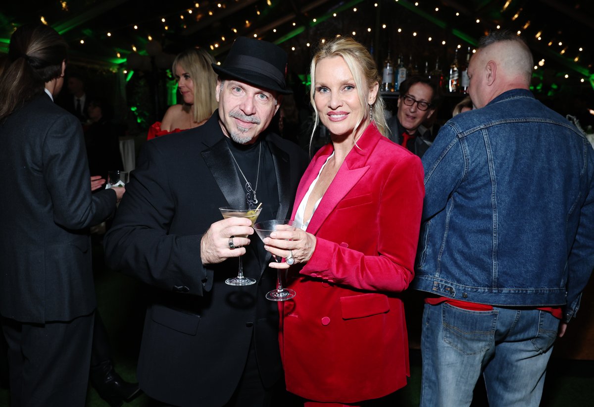 EdPolgardy's tweet photo. What a great way to ring in the holidays! On the red carpet in Beverly Hills! Thanks, @lifetimetv and @itsawonderfullifetime for the truly magical celebration of our Ladies. We love what you're doing!

#LadiesOfThe80s #ADivasChristmas https://t.co/wkPO9FMQbz