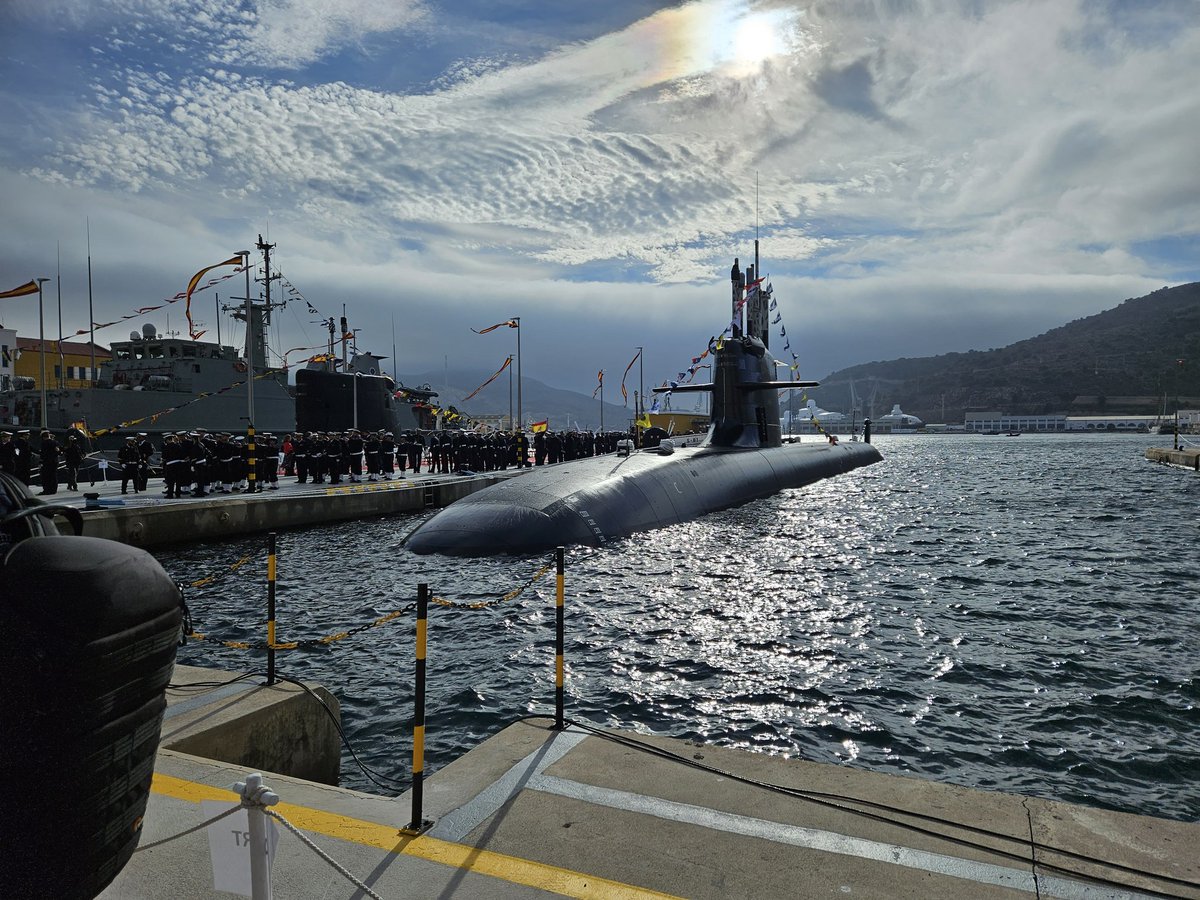 Hoy he estado presente en el acto de entrega del submarino S81 Isaac Peral a la  <a href="/Armada_esp/">Armada</a> por parte de <a href="/NavantiaOficial/">Navantia</a>. Hito histórico para Navantia y nuestra industria de defensa al haber conseguido soberanía nacional en una capacidad disuasoria clave. Orgullo de pertenencia
