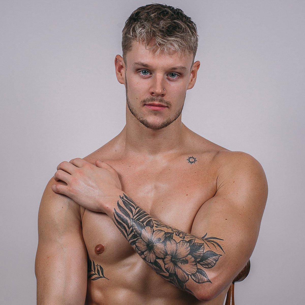 NewFormaStudio's tweet image. Is your passport photo as nice as @leotimee’s?