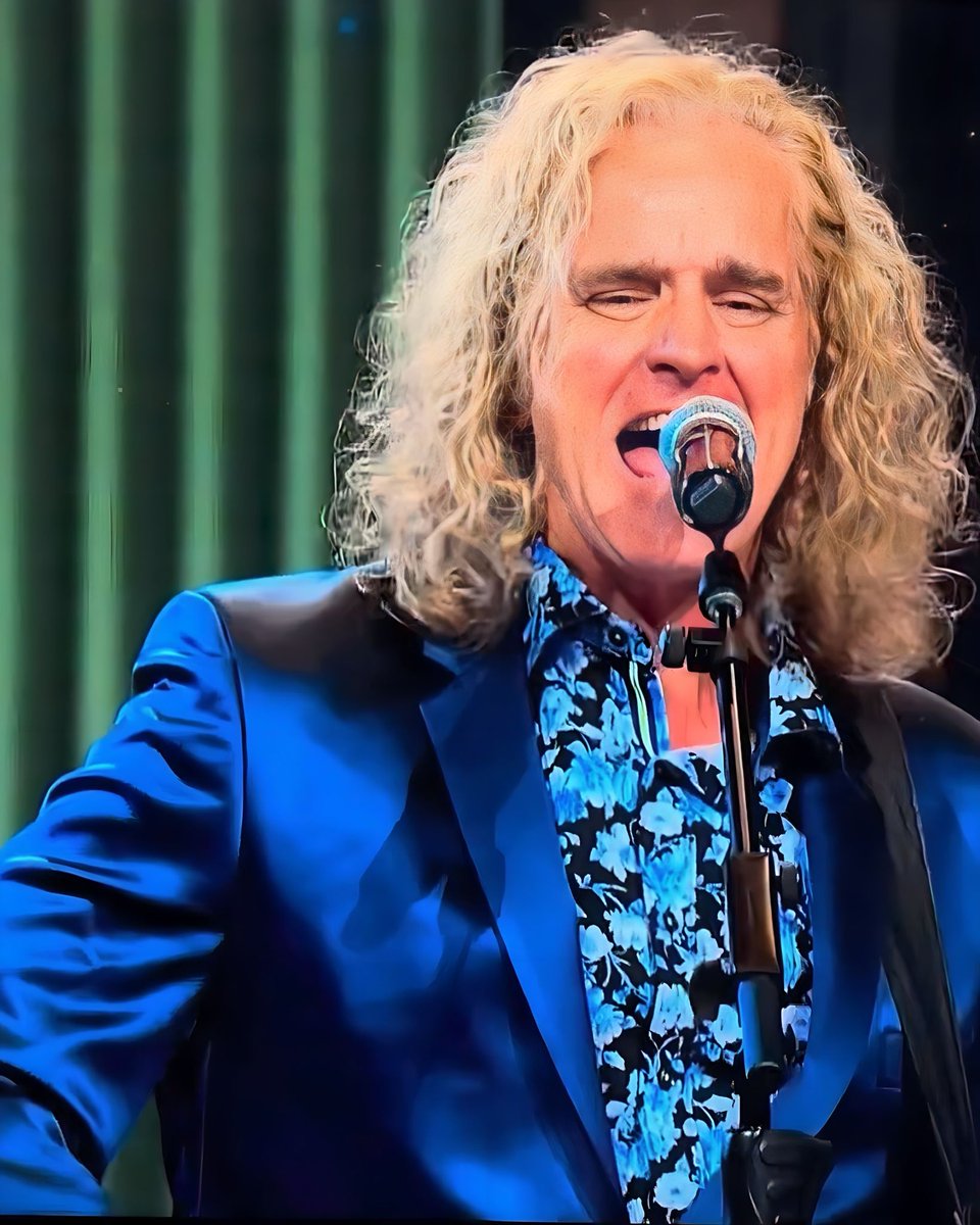 genradioband's tweet image. Who else was luvin’ @jasonscheff’s blue suit at our recent debut performance at the @opry! 💙👌🏻🎶

#LookingDapper #JasonScheff
#GenerationRadio #OpryDebut
📷 Credit to Photographer