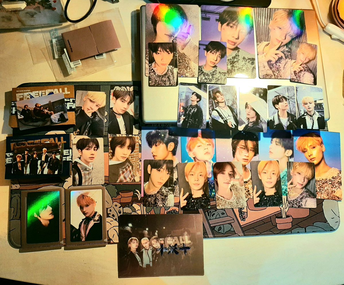 jessy03_JK's tweet photo. Io al settimo cielo!!!
Finalmente ho potuto aprire i miei album di FREEFALL🔥 Tutto meraviglioso🤩
Si può notate una leggerissima prevalenza di Huening Kai e Beomgyu👀 evidentemente mi amano molto😂

Grazie mille @rikaorders 💕
@TXT_members @TXT_bighit https://t.co/OYvrKVB8fI