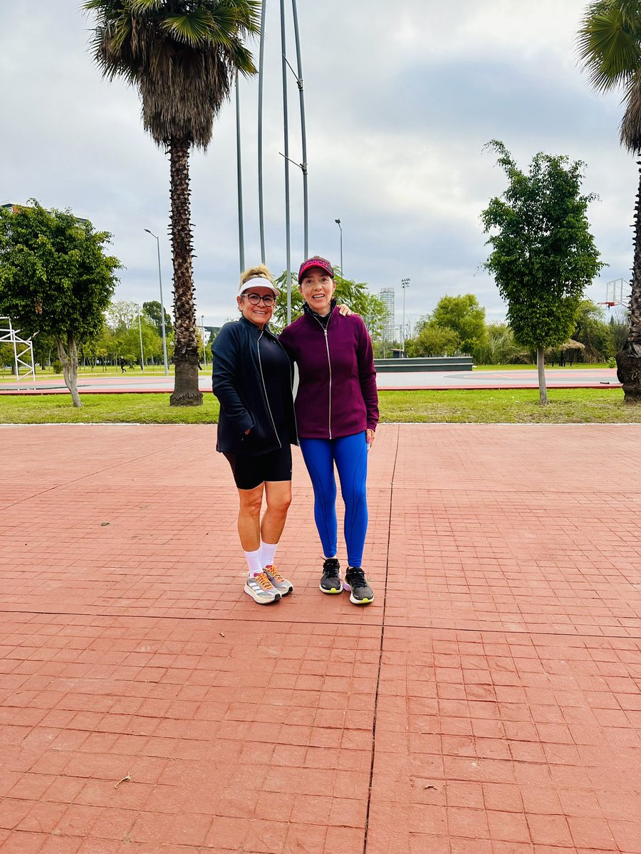 Glacue64's tweet photo. Run Morning amigos
 #FelizJueves
Día de #Fartlek 
Y salió el entrene!
Listoooo!
@logrartusmetas 
@ComuniRunners 
@ManicomioRunner 
@MeEncantaCorrer 
@CorroAMiPaso 
Se acaba #noviembre
Y con el objetivos logrados❤️
#byenovember lindo mes♥️ https://t.co/YT9OJW3wvA