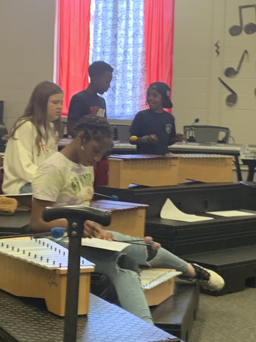 JoyfulAldridge's tweet photo. Watching the magic happen = my happy place! #principalchronicles #proudprincipal https://t.co/r4eRzQ4xN2