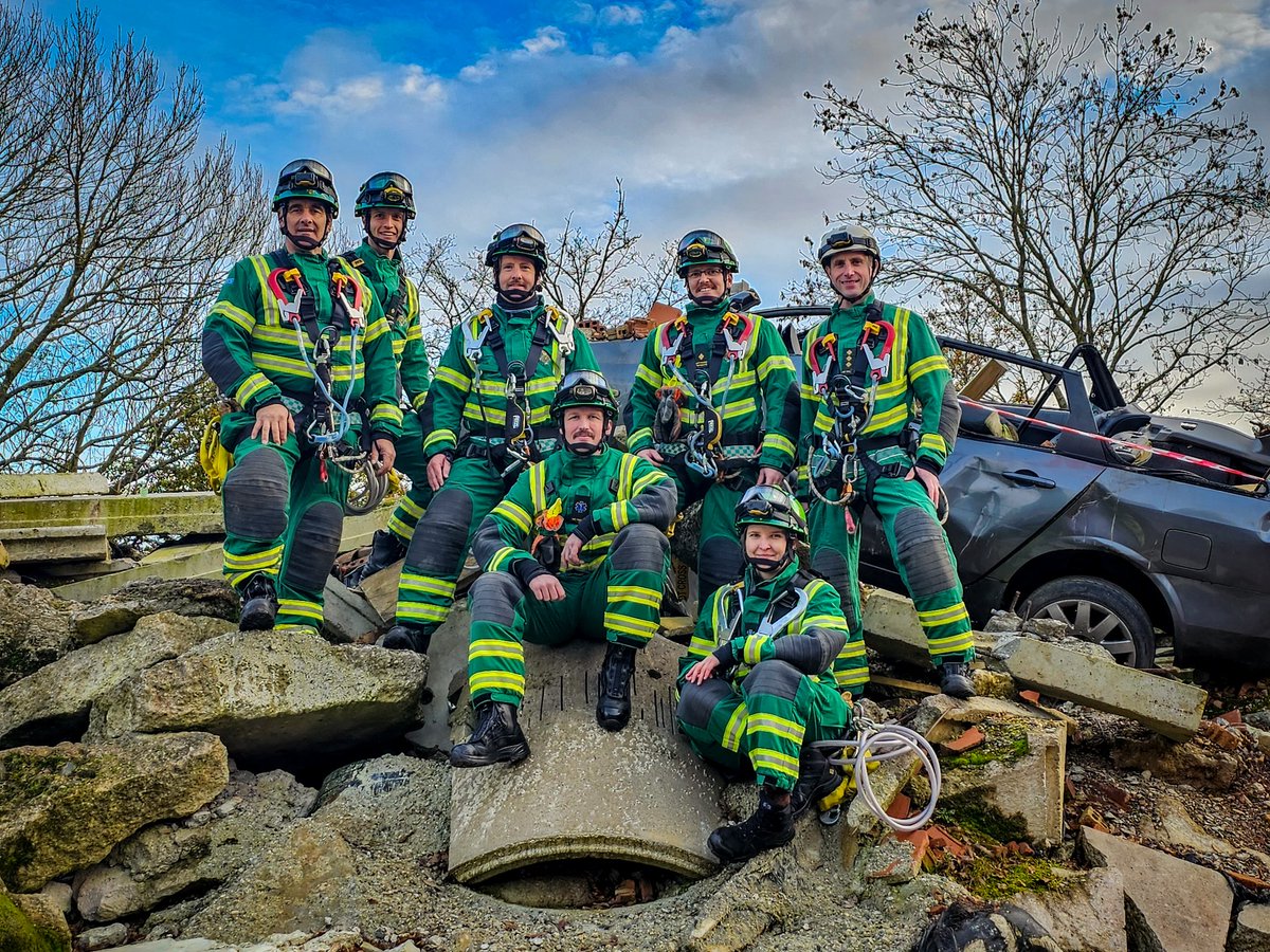 Joe Cartwright (@thecavemedic) on Twitter photo Blue Team-1 on the rubble pile at pur local #USAR base undertaking some search and extrication techniques as well as some safe working at height refreshers. <a href="/DSFireUpdates/">Devon and Somerset Fire and Rescue Service</a> <a href="/swasFT/">South Western Ambulance Service</a>. #HART #Paramedic #SearchandRescue #nhs <a href="/NARU_org/">The National Ambulance Resilience Unit</a> Blue Team-1 on the rubble pile at pur local #USAR base undertaking some search and extrication techniques as well as some safe working at height refreshers. <a href="/DSFireUpdates/">Devon and Somerset Fire and Rescue Service</a> <a href="/swasFT/">South Western Ambulance Service</a>. #HART #Paramedic #SearchandRescue #nhs <a href="/NARU_org/">The National Ambulance Resilience Unit</a>