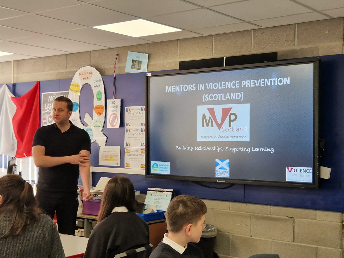 🧵1. Our FIRST EVER #ModernThinking Day with S3 Pupils at @girvanacademy 🧠 Thank you all partners, facilitaors and speakers involved in the day - @IainCorbett88, @NKBLScotland, @SAWomensAid, @PSOSSAyrshire and @CLD_SAC 🫶🏼 Topics included #PositiveMasculinity, @MVPScot