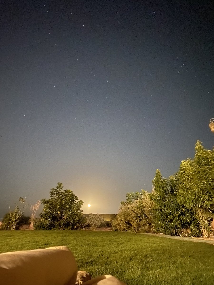 yaraa236's tweet photo. When you find the time to stare at the stars long enough to feel like your falling into them, you will realize just how infinite this life is https://t.co/98TQyOMXkc