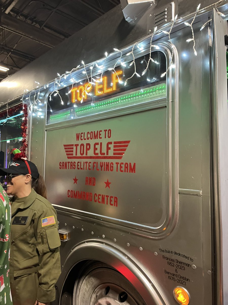 SEPTA_SOCIAL's tweet photo. Itโs a Victory Christmas! โTop Elfโ themed!๐ง๐๐
#SEPTA #SEPTASOCIAL #HOLIDAYBUS #COMPETITION https://t.co/PexmoeRKjN