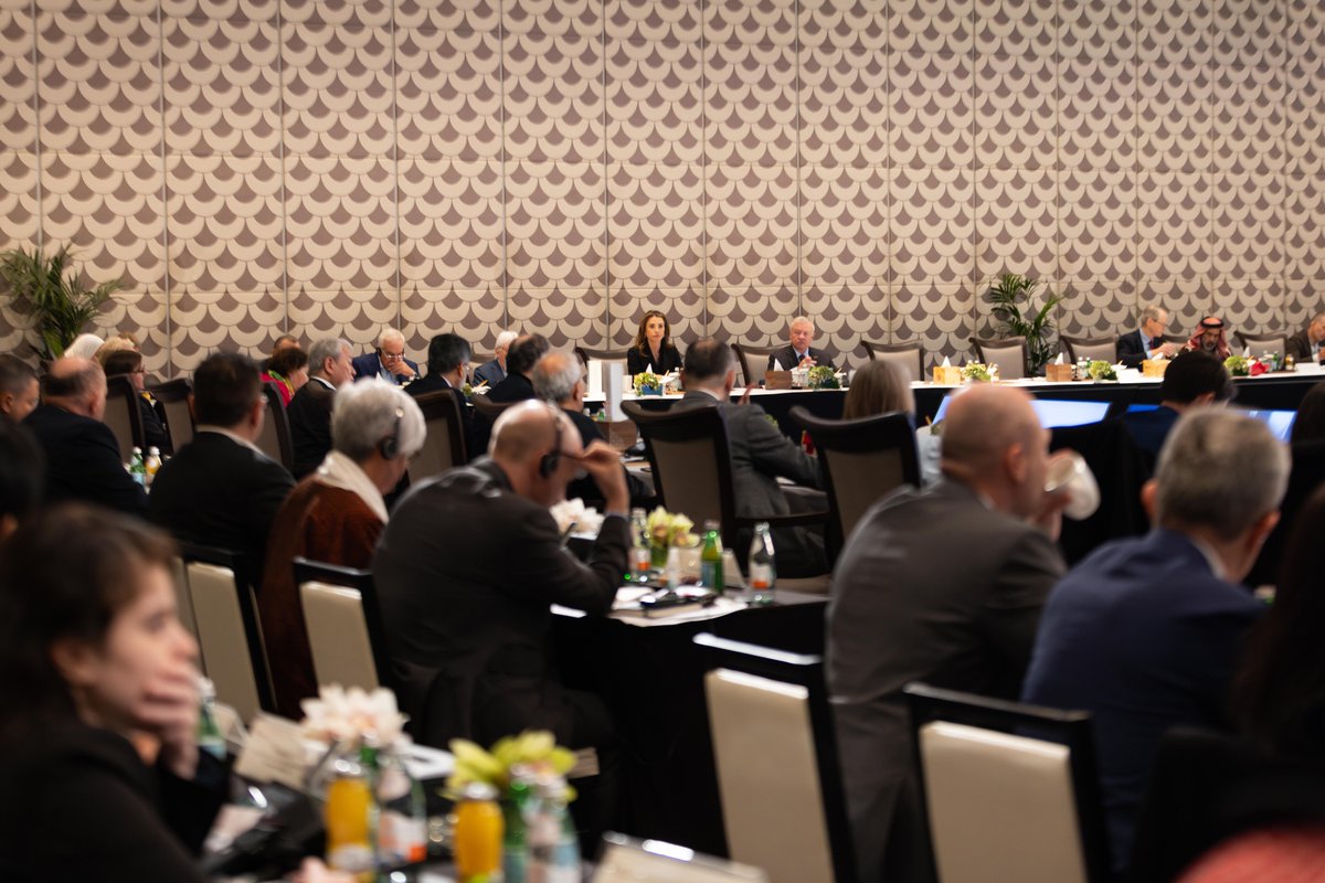 RHCJO's tweet image. جلالة الملك عبدالله الثاني يشير خلال اجتماع دولي طارئ عقد في عمان لتنسيق الاستجابة الإنسانية في #غزة، إلى أن المساعدات الإنسانية التي يتم إيصالها حاليا إلى غزة لا تغطي الاحتياجات الإغاثية على الأرض.
#الأردن #فلسطين 

تفاصيل: 
rhc.jo/ar/g/76329