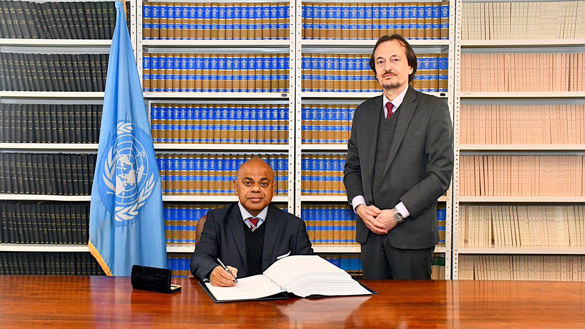 Earlier today Ambassador @odo_tevi signed the #BBNJ Agreement for Vanuatu. Vanuatu becomes the 84th country to sign the #BBNJ Agreement #UNCLOS @RRegenvanu @PSIDSnyc