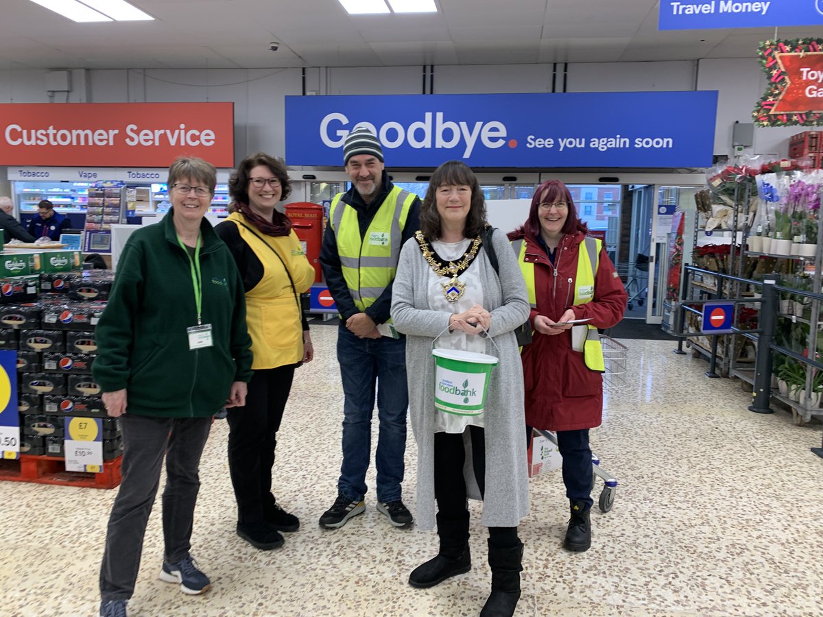 SOAFoodbank's tweet photo. Brilliant day at @Tesco, Birmingham Road. Fabulous support from @Orbit Homes, Coventry Building Society and the fabulous Mayor of Stratford-upon-Avon - Councillor Kate Rolfe along with our own amazing Foodbank volunteers - thank you
#Tesco #orbithomes #coventrybuildingsociety https://t.co/PGpUyppric