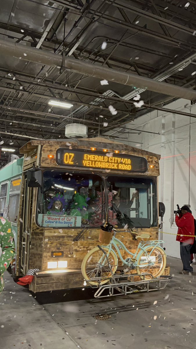 SEPTA_SOCIAL's tweet photo. Ease on down the yellow brick road to Callowhill District where they wish you a Merry Oz Christmas!π¦πππ
#SEPTA #FESTIBUS #SEPTASOCIAL https://t.co/aVTkwty1vI