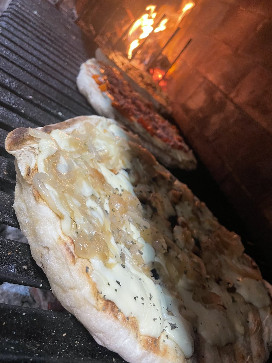 Cena de fin de año y festejo con esta banda que salió campeón y logró la clasificación a la libertadores sub 15. 
Orgulloso como siempre de pertenecer y ser parte de su crecimiento.

Cat 2010 ⚪️🔴