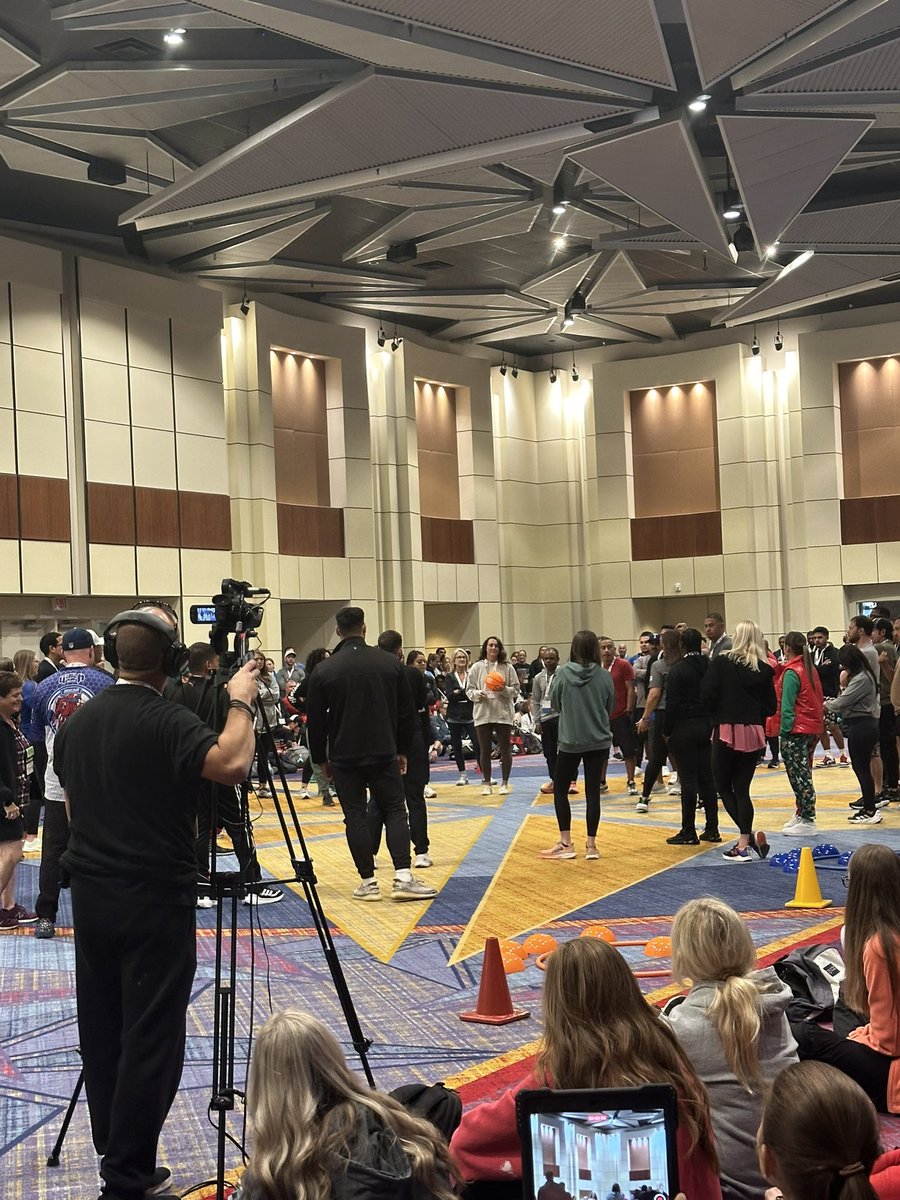 KESPE4's tweet photo. Day 2 of the @TexAHPERD 100th Annual Convention in Ft. Worth. Ready to take back some excellent ideas to @KrauseElem from the wonderful PE teachers around the state of Texas. 
#keepthemactive
#100yearsofPE
@BrenhamISD https://t.co/DeUy9ARlEh
