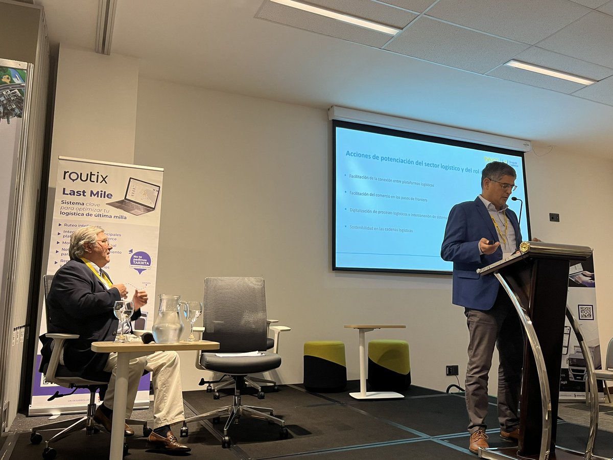 #ForoProTransporte
Potenciación del Uruguay Logístico
Gte Gral INALOG <a href="/emiliojrivero/">Emilio J. Rivero</a> presentó 4 ejes de acción para potenciar el sector
Facilitación de conexión entre plataformas
Mejora de los pasos de frontera
Digitalización de procesos
Sostenibilidad de la cadena de suministro