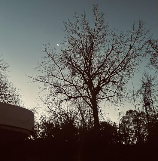 TomXavier2's tweet photo. Last of night, first of day. https://t.co/zz1MUX2g9O