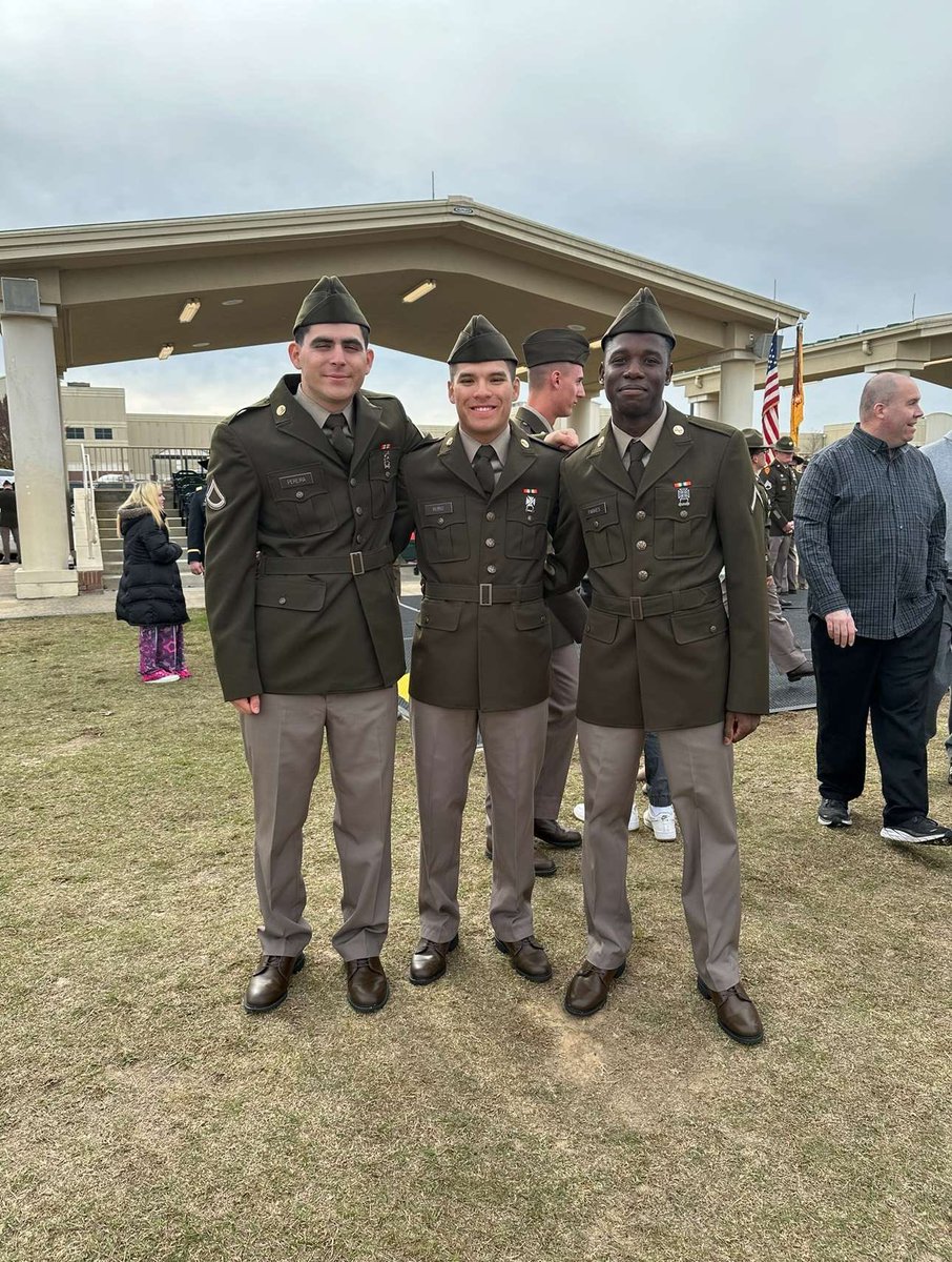 _matt__11's tweet photo. 22 weeks of hell is over, officially completed One Station Unit Training. I’ve became a better man but importantly a better soldier wouldn’t be possible without my drill sergeants. On to the next #warpigeons #3rdplatoon #honorplatoon #armystrong ⚔️‼️🇺🇸 https://t.co/s1Ze3BXgaL