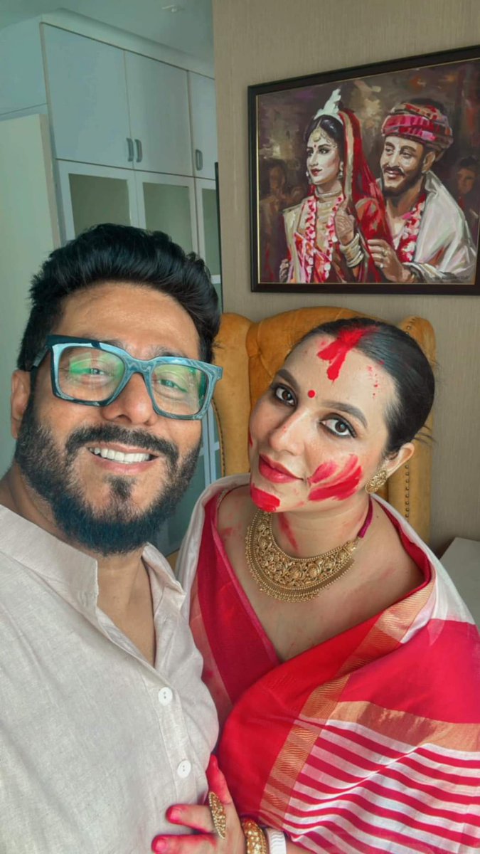 আজ লক্ষ্মীবারেই রাজ-শুভশ্রী'র কোল আলো করে এল ছোট্ট লক্ষ্মী ইয়ালিনি চক্রবর্তী।
#SubhashreeGanguly #RajChakraborty #RajSubhashree #YaaliniChakraborty #babygirl #secondchild #childbirth <a href="/subhashreesotwe/">Subhashree Ganguly</a> <a href="/iamrajchoco/">Raj chakrabarty</a>