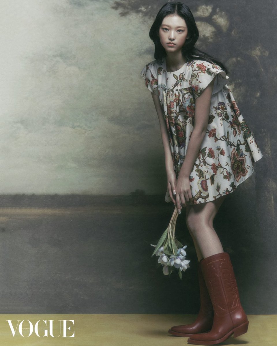 cafewindows's tweet photo. haerin in dior for vogue hong kong december 2023 issue shot by park jongha https://t.co/ASpMPOAJg8