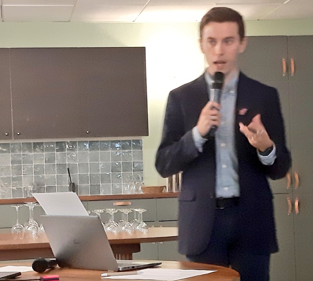 "La peur n'est que l'ombre portée de l'ignorance" précise <a href="/simon_ruben/">Simon Ruben</a> 

Il est important de se former... et tout ce qui concerne l'IA ne déroge pas à la règle 

#ClubComBtoB