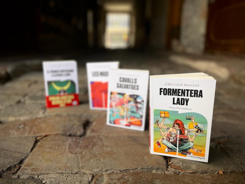 🛠Ja estem treballant en la cinquena criatura. Que ve amb un convidat de luxe i poalades de suor de tanta feina. Aquestes festes i sempre, catalans, llegiu Cussà!